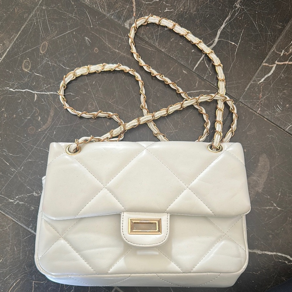 Elegant White Quilted Shoulder Bag
